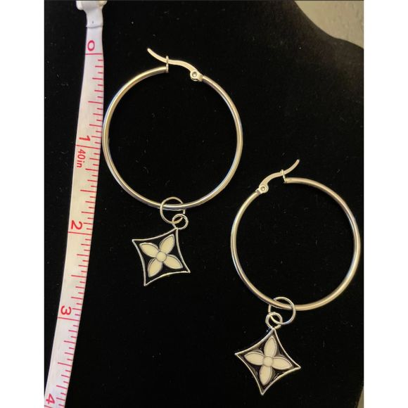 Silver Hoop Earrings with Black and White Flower Charms - Picture 4 of 4
